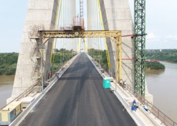 A pavimentação da camada asfáltica da Ponte da Integração foi concluída e as últimas obras estão sendo preparadas para sua inauguração em dezembro. Foto: MOPC
