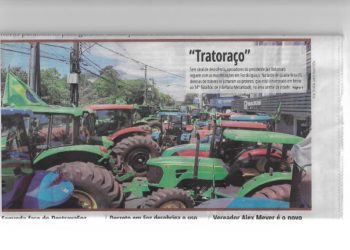 Apoio de "tratoraço" em frente ao Batalhão do Exército. Foto: reprodução capa do GDia.