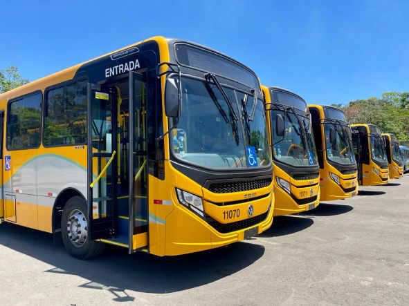 Ônibus novos que começarão a circular na sexta-feira (11). Foto: Abilene Rodrigues/PMFI
