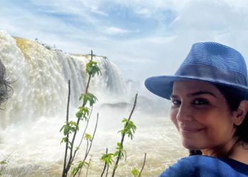 A atriz nas Cataratas do Iguaçu. Foto: Leticia Sabatella (@leticia_sabatella)