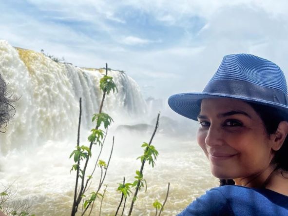 A atriz nas Cataratas do Iguaçu. Foto: Leticia Sabatella (@leticia_sabatella)