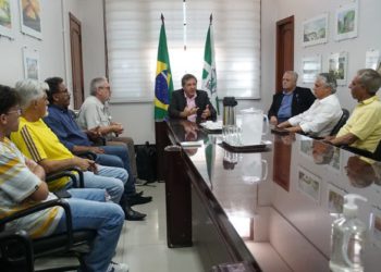 O presidente da Esportes na Neve, Alfredo Parodi, e o diretor internacional da MND-France, Eddy Frére, lançaram oficialmente o projeto durante uma audiência com o prefeito de Foz do Iguaçu, Chico Brasileiro, realizada nesta terça-feira (06). Foto: Thiago Dutra/PMFI