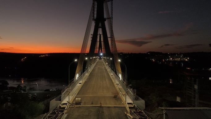 Ponte da Integração iluminada. Foto: Nereu Ambrozini/Video Up