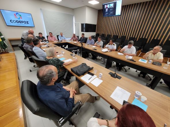 Reunião no Codefoz. Foto: PMFI/Divulgação