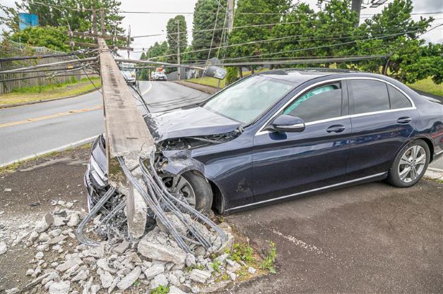 Batidas de carros danificam 9 postes por dia no Paraná -
Foto: COPEL