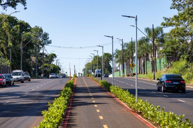 Começaram a ser  instaladas 280 luminárias em 4,5 km de extensão da via. Foto: Thiago Dutra/PMFI