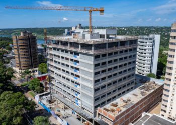 Day Medical Center em construção, que terá 12 pavimentos – dez andares acima do solo e mais dois subsolos, está sendo construído no centro de Foz do Iguaçu. Foto: Divulgação