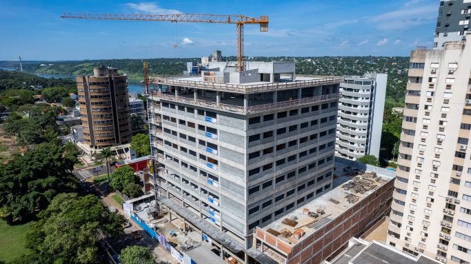 Day Medical Center em construção, que terá 12 pavimentos – dez andares acima do solo e mais dois subsolos, está sendo construído no centro de Foz do Iguaçu. Foto: Divulgação