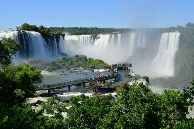 Visitantes nas Cataratas do Iguaçu Foto: Cristian Lara/Divulgação