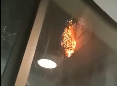 Incêndio de ontem (07) à noite. Foto: captura de vídeo postado nas redes sociais.