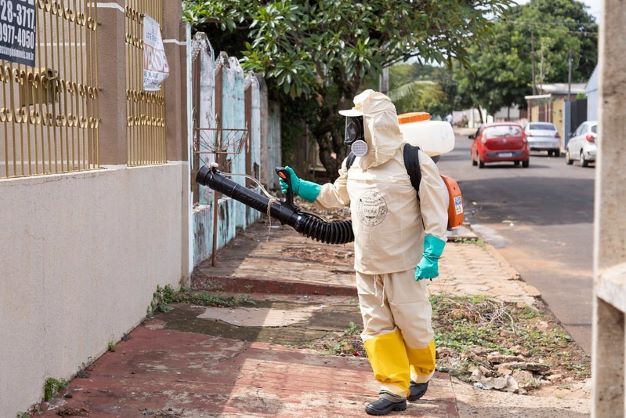 Aplicação de inseticidas em Foz começou nesta quarta-feira (15). Foto: Thiago Dutra/PMFI