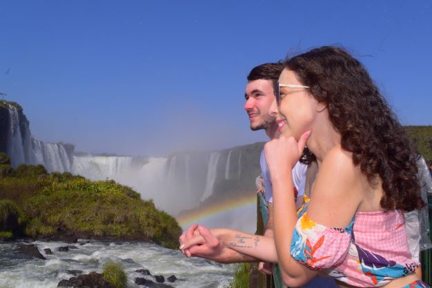 Visitantes nas Cataratas do Iguaçu. Foto: Henrique Britez #FotoEquipeCataratas