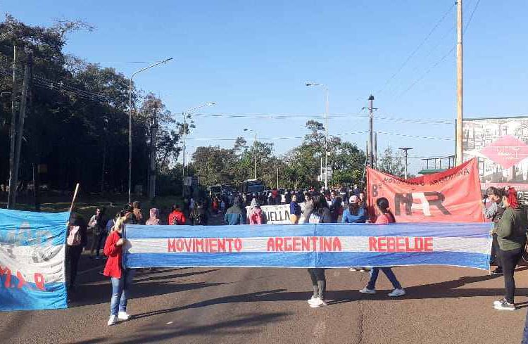 Protesto contra o FMI nesta quinta-feira, em Puerto Iguazú. Foto: cortesia