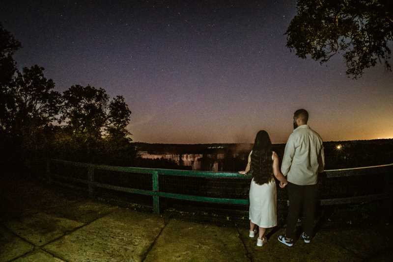 Visitantes amanhecem vendo as Cataratas do Iguaçu. Fotos: Nilmar Fernando #FotoEquipeCataratas