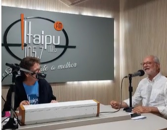 Camilo Rorato em entrevista à Rádio Itaipu FM. Foto: Instagram