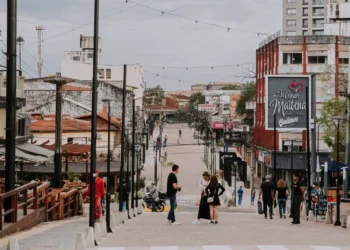 Avenida Brasil em Puerto Iguazú. Fotos: divulgação