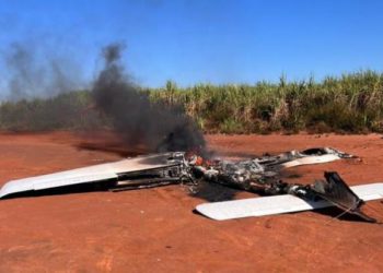 Aeronave foi incendiada pelo piloto. Foto: reprodução/FAB