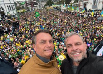 O deputado Ricardo Arruda (PL) ao lado do ex-presidente Jair Bolsonaro. Foto: Divulgação