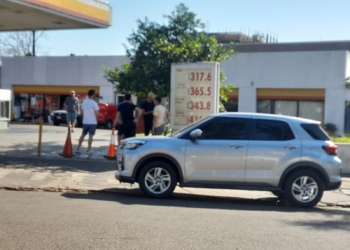 Posto fechado no centro de Puerto Iguazú. Foto: LaVozDeCataratas/Reprodução