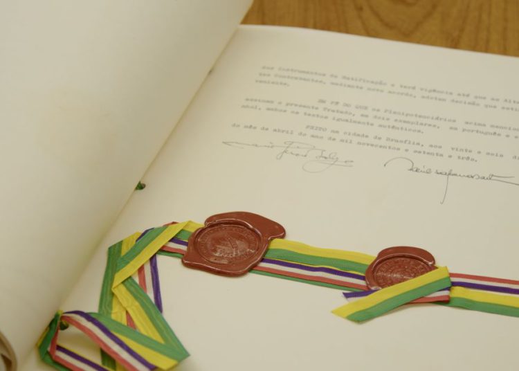 Exemplar original do Tratado de Itaipu. Foto: IB/Divulgação