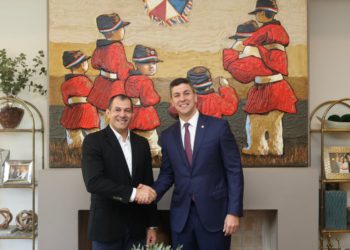 O presidente eleito (à direita) junto com seu futuro ministro da Agricultura e Pecuária. Foto SantiPenap