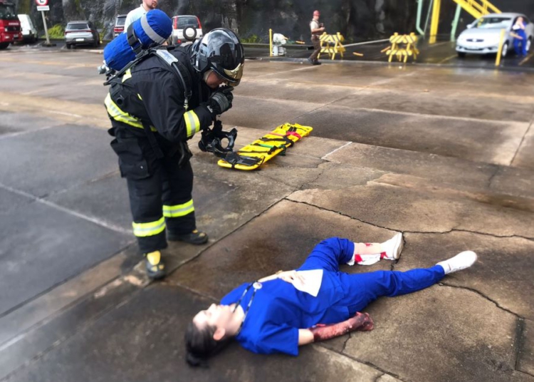 Simulação de atendimento a vítima "ferida". Fotos: IB/Paraguai