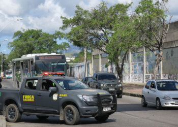 Agentes da Força Nacional iniciam operação de apoio e reforço à segurança no Rio de Janeiro, com foco no combate ao roubo de cargas e repressão ao crime organizado (Vladimir Platonow/Agência Brasil)