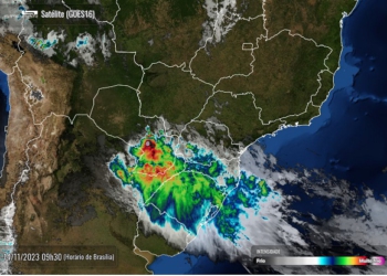 Foto feita por satélite, divulgada pelo Simepar, mostra a instabilidade sobre a região de Foz do Iguaçu.