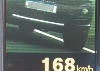 Um veículo Fiat Uno foi registrado circulando a mais de 168 km/h, em um local onde o limite é de 110 km/h. Foto: Divulgação/PRF
