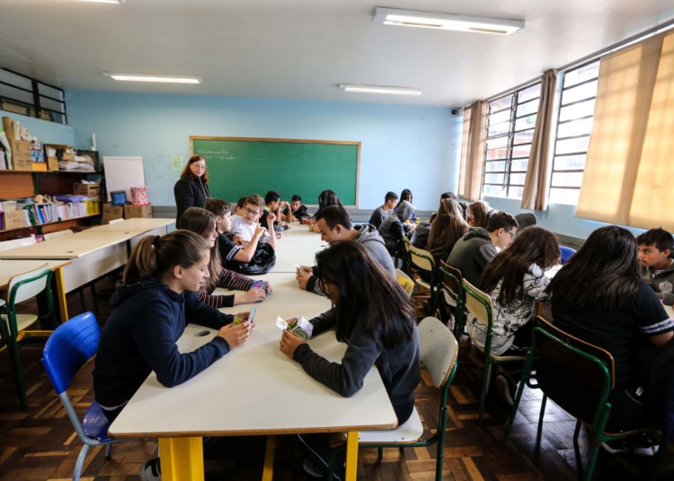 Sancionada lei que institui bônus para profissionais de escolas com bom desempenho
Foto: Geraldo Bubniak/AEN