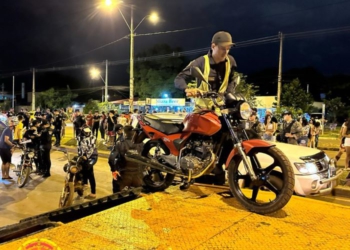 Apreensão de motos em Ciudad del Este ontem (21). Fotos: divulgação