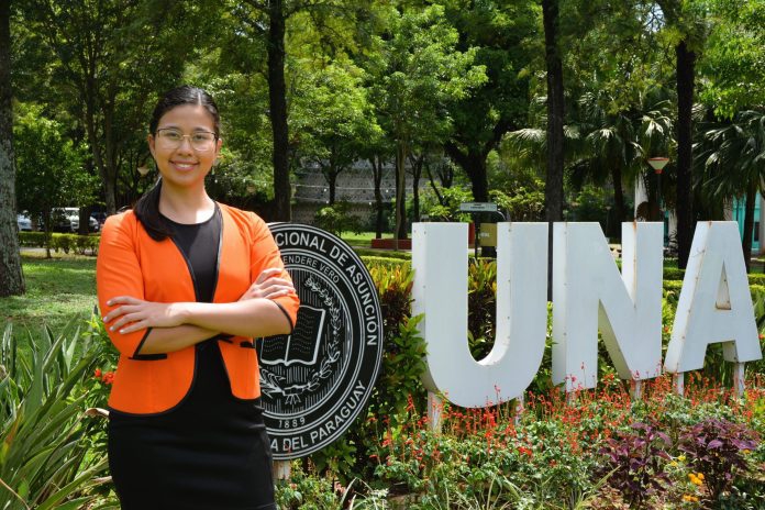 A engenheira Yumi Kikuchi Coronel se destacou durante o mestrado em Inovação na Wichita State University, nos EUA. Foto: Universidade Nacional de Assunção (UNA).