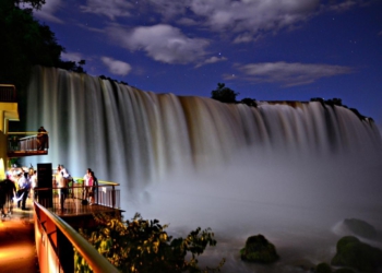 Visitação noturna será aberta neste ano nas Cataratas do Iguaçu. Foto: Marcos Labanca/Divulgação