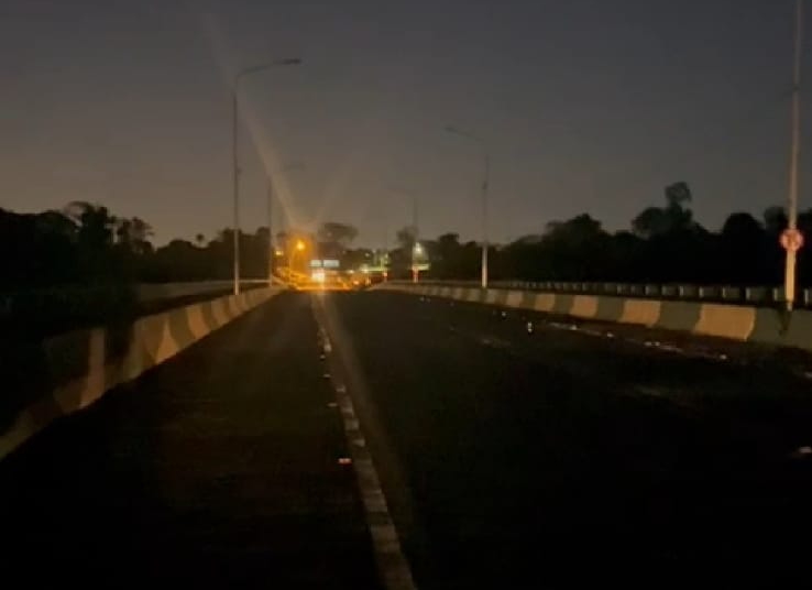 Ponte Tancrede Neves está às escuras faz tempo. Foto: Comtur