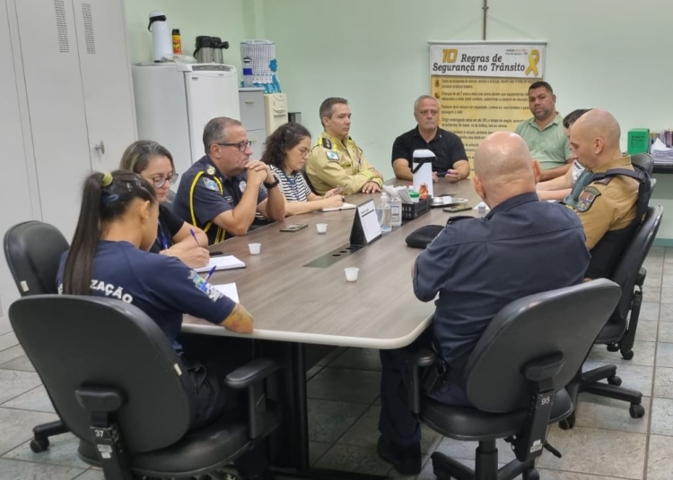 Reunião para reforças segurança. Foto: PMFI