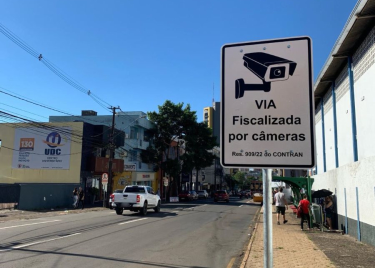 Sinalização começou a ser instalada nas principais vias da cidade. Foto: PMFI