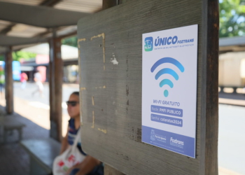 Para orientar os usuários, placas informativas contendo login e senha do wi-fi foram instaladas no TTU. Foto: divulgação