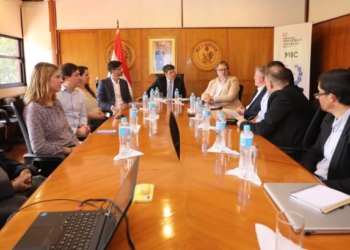 Reunião no Ministério de Indústria e Comércio do Paraguai. Foto: divulgação