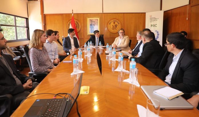 Reunião no Ministério de Indústria e Comércio do Paraguai. Foto: divulgação