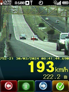 Veículos em alta velocidade flagrados pelos radares da PRF nas estradas federais do Paraná. Fotos: divulgação