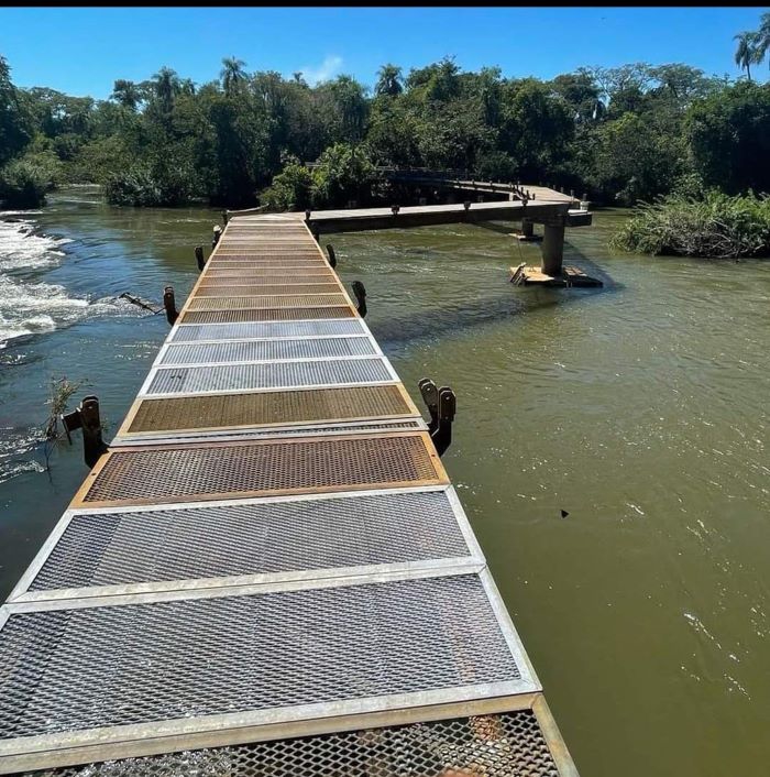 Passarela está sendo recuperada depois da enchente do anos passado. Foto: Parque Nacional Iguazú/Reprodução