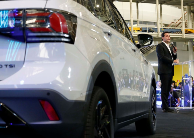 O governador Carlos Massa Ratinho Junior participou nesta segunda-feira (17) do anúncio de R$ 3 bilhões em novos investimentos da Volkswagen no Paraná, na fábrica da empresa em São José dos Pinhais.
Foto: Geraldo Bubniak/AEN