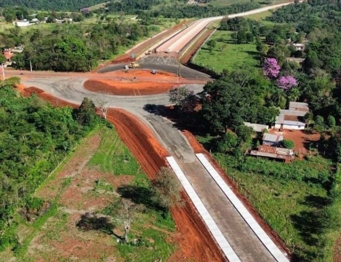O corredor consiste na pavimentação asfáltica de 4,6 quilômetros, na cidade de Presidente Franco. Foto: divulgação