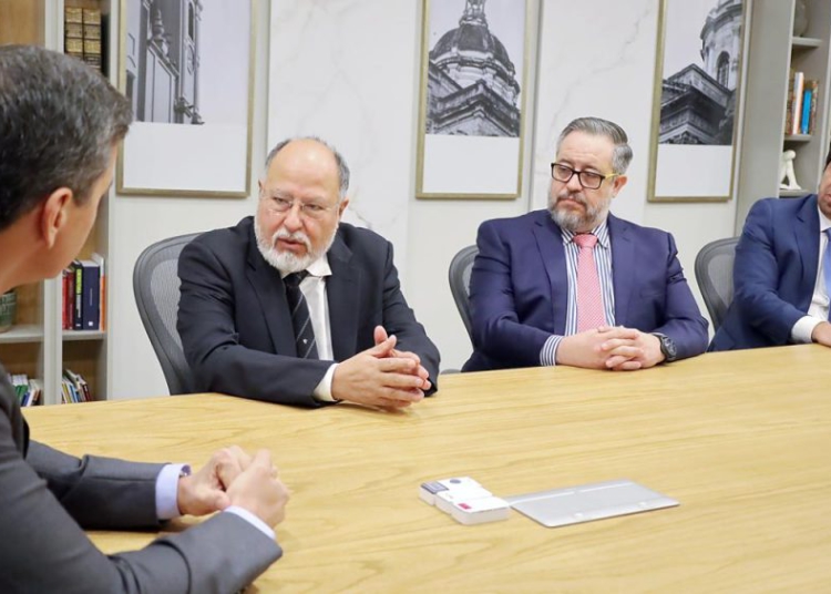 Reunião nesta terça-feira com representantes da empresa. Foto: divulgação