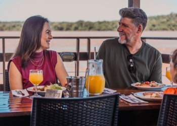 Para viver uma experiência completa no Parque Nacional do Iguaçu, é indispensável almoçar no Restaurante Porto Canoas. Foto: Urbia Cataratas