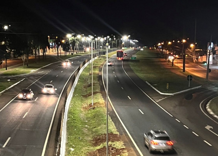 Últimos dias: nova iluminação da BR-277 em Foz do Iguaçu, Santa Terezinha de Itaipu e São Miguel do Iguaçu será entregue em setembro
Foto: DER-PR