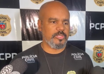 Delegado Rodrigo Souza em entrevista coletiva à imprensa. Foto: captura de vídeo