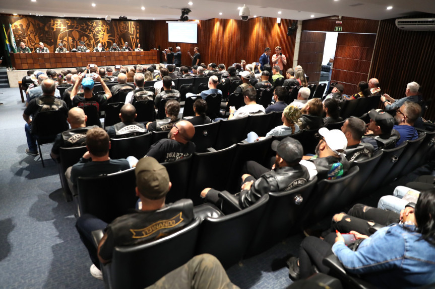 Audiência ocorreu no Plenarinho da Assembleia Legislativa na noite desta quarta-feira (4). Foto: Valdir Amaral/Alep