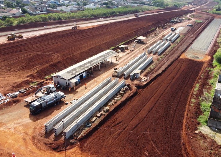 Obras em andamento. Fotos: DER-PR