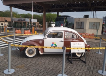 Fusca exposto na barreira de entrada da usina no lado brasileiro. Foto: divulgação/IB